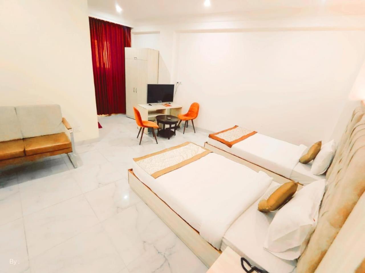Hotel Almora Sky Near By Delhi International Airport With - Free Airport Pickup And Drop Nova Deli Exterior foto