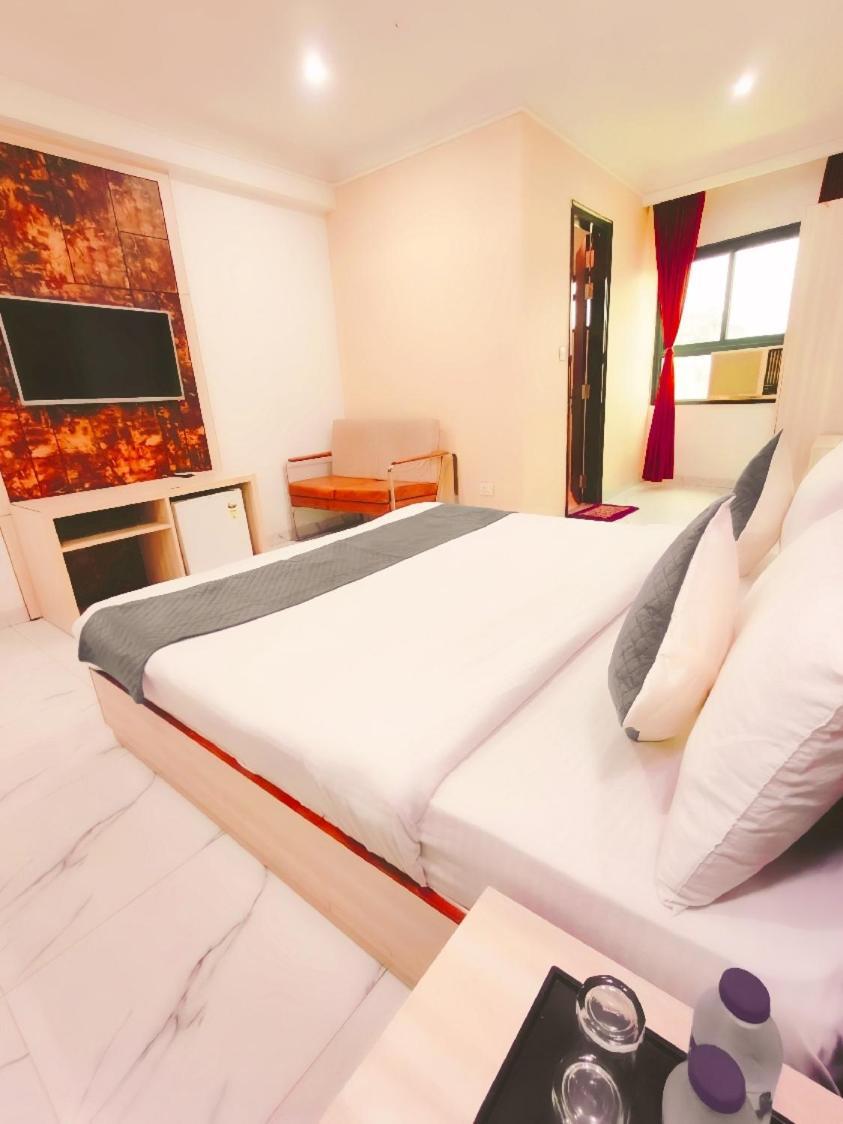 Hotel Almora Sky Near By Delhi International Airport With - Free Airport Pickup And Drop Nova Deli Exterior foto