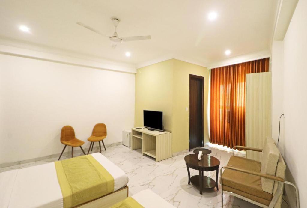 Hotel Almora Sky Near By Delhi International Airport With - Free Airport Pickup And Drop Nova Deli Exterior foto