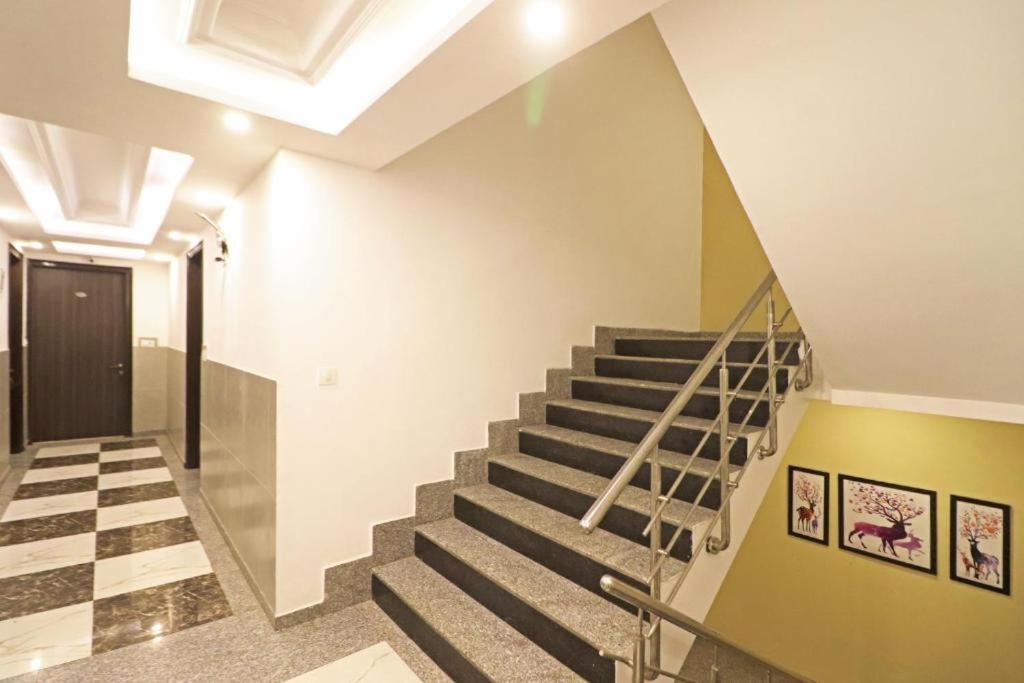 Hotel Almora Sky Near By Delhi International Airport With - Free Airport Pickup And Drop Nova Deli Exterior foto