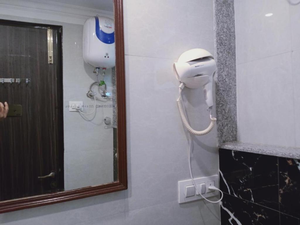 Hotel Almora Sky Near By Delhi International Airport With - Free Airport Pickup And Drop Nova Deli Exterior foto