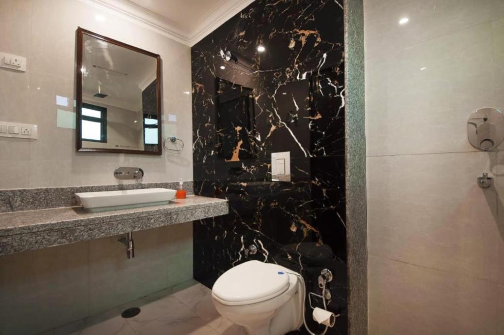 Hotel Almora Sky Near By Delhi International Airport With - Free Airport Pickup And Drop Nova Deli Exterior foto