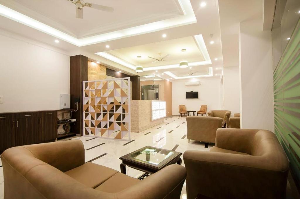 Hotel Almora Sky Near By Delhi International Airport With - Free Airport Pickup And Drop Nova Deli Exterior foto