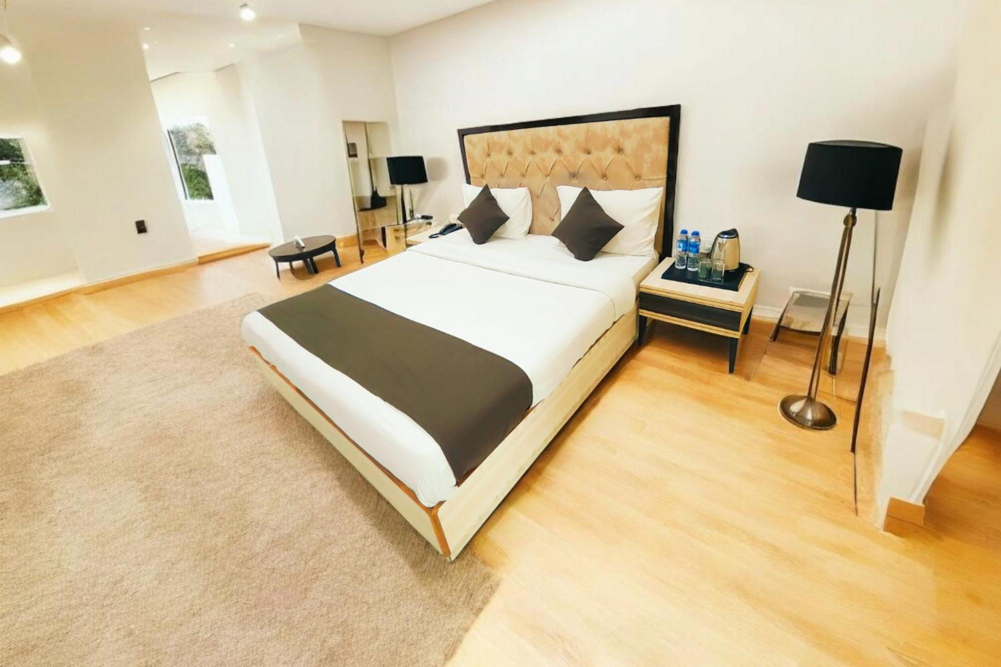 Hotel Almora Sky Near By Delhi International Airport With - Free Airport Pickup And Drop Nova Deli Exterior foto
