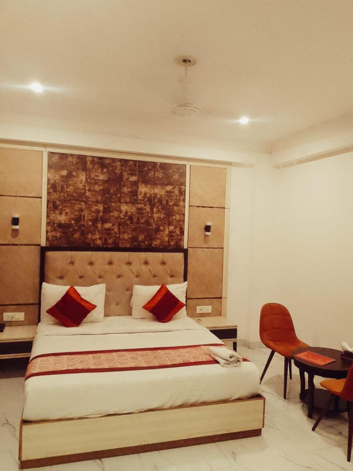 Hotel Almora Sky Near By Delhi International Airport With - Free Airport Pickup And Drop Nova Deli Exterior foto